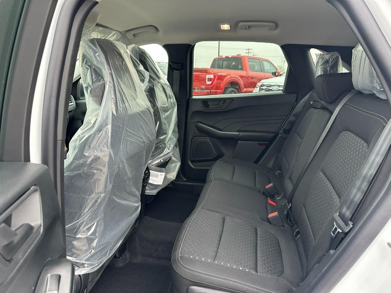 Ford Escape Vehicle Full-screen Gallery Image 4