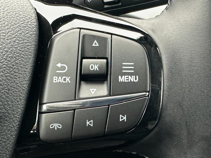 Ford Escape Vehicle Full-screen Gallery Image 11