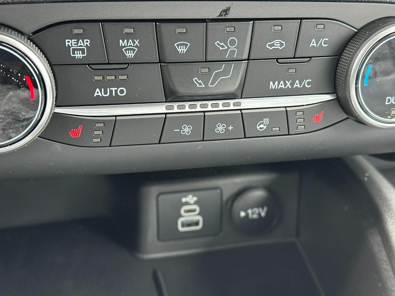 Ford Escape Vehicle Full-screen Gallery Image 12