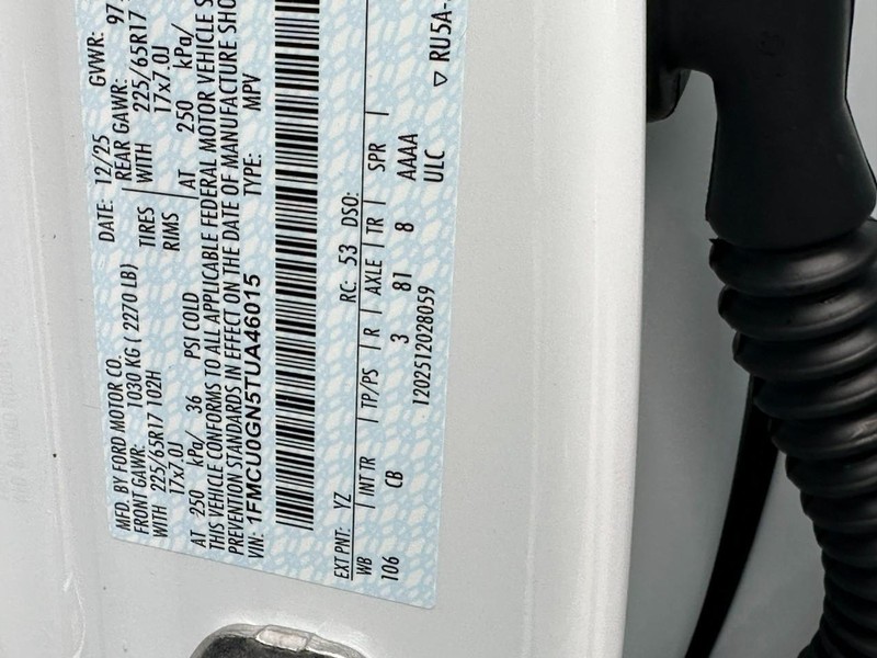 Ford Escape Vehicle Full-screen Gallery Image 14