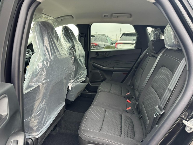 Ford Escape Vehicle Full-screen Gallery Image 4