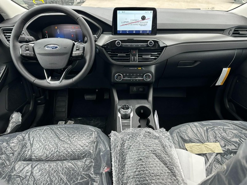 Ford Escape Vehicle Full-screen Gallery Image 5