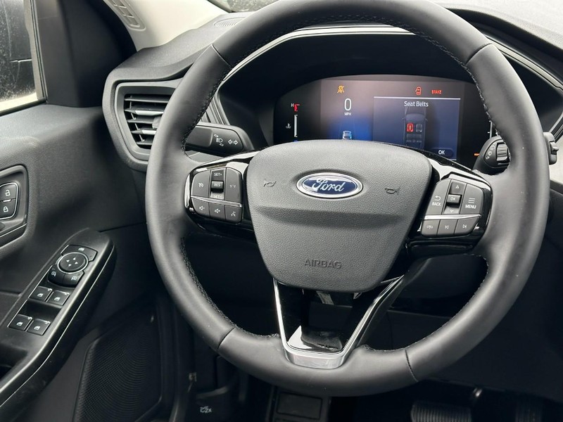 Ford Escape Vehicle Full-screen Gallery Image 6
