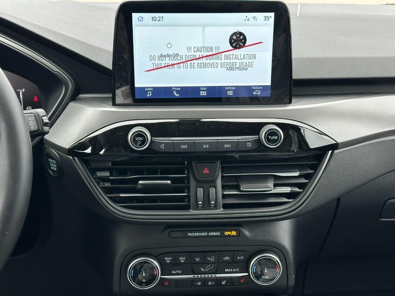 Ford Escape Vehicle Full-screen Gallery Image 7