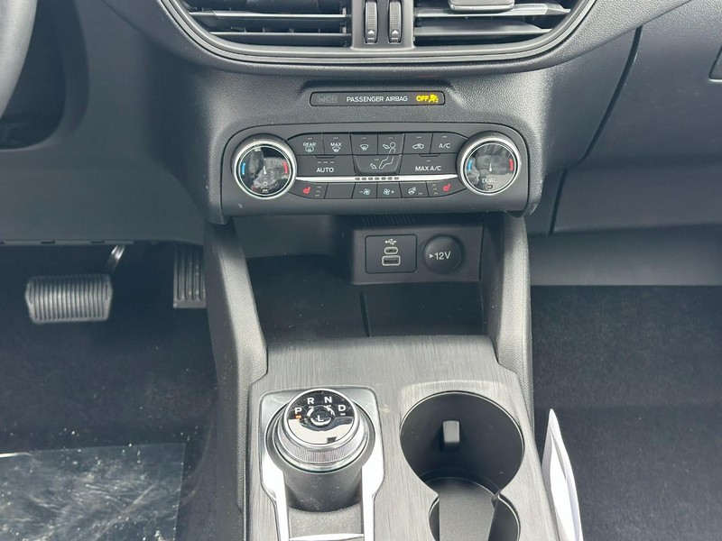 Ford Escape Vehicle Full-screen Gallery Image 8