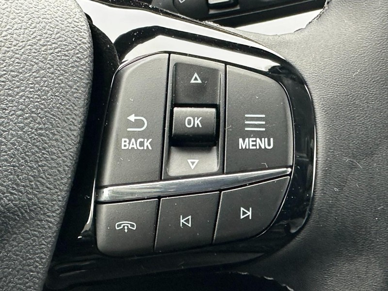 Ford Escape Vehicle Full-screen Gallery Image 11