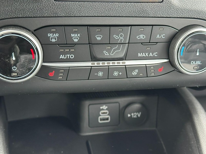 Ford Escape Vehicle Full-screen Gallery Image 12