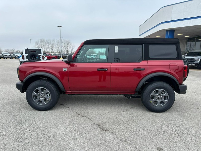 Ford Bronco Vehicle Full-screen Gallery Image 2