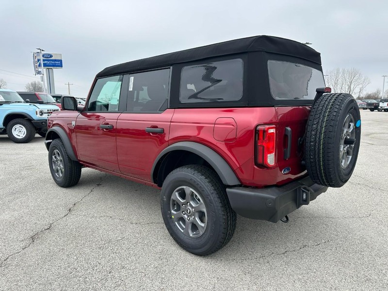 Ford Bronco Vehicle Full-screen Gallery Image 3