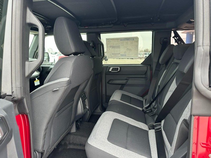 Ford Bronco Vehicle Full-screen Gallery Image 4