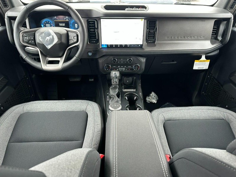 Ford Bronco Vehicle Full-screen Gallery Image 5