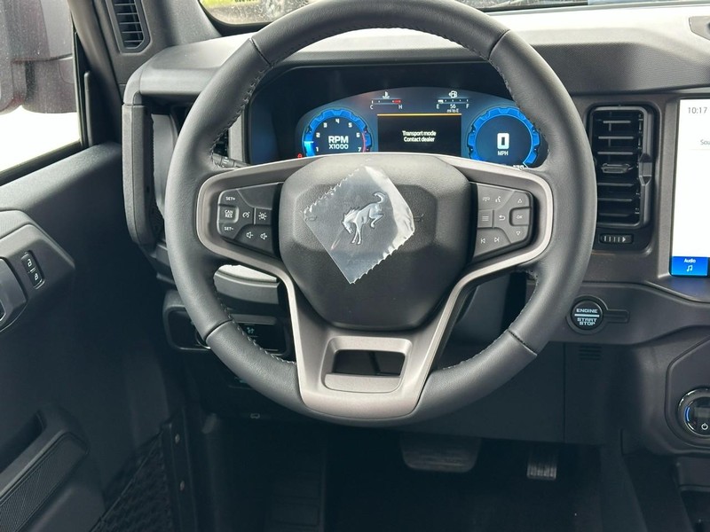 Ford Bronco Vehicle Full-screen Gallery Image 6