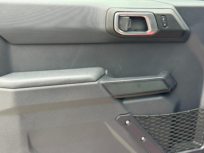 Ford Bronco Vehicle Full-screen Gallery Image 9