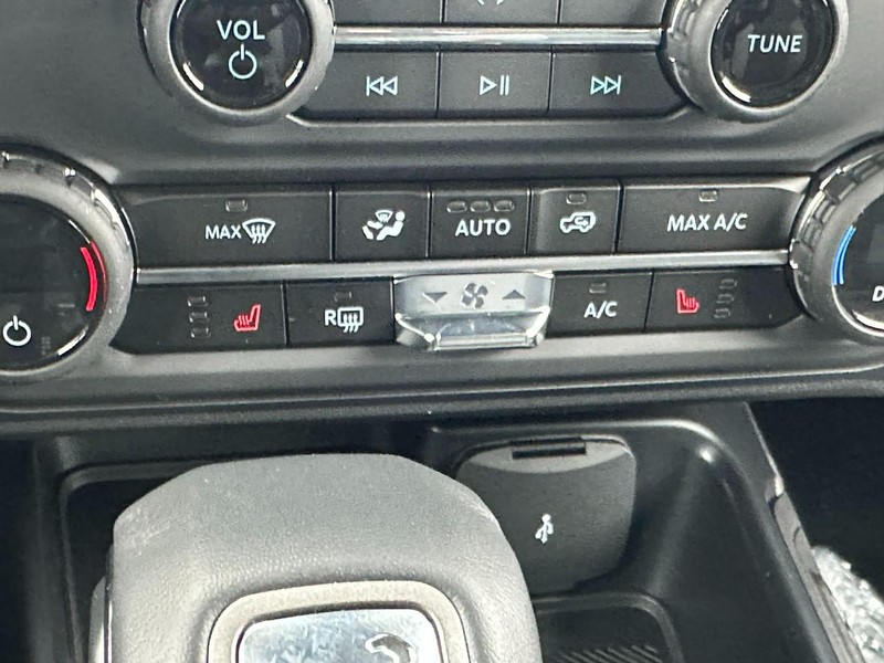 Ford Bronco Vehicle Full-screen Gallery Image 14