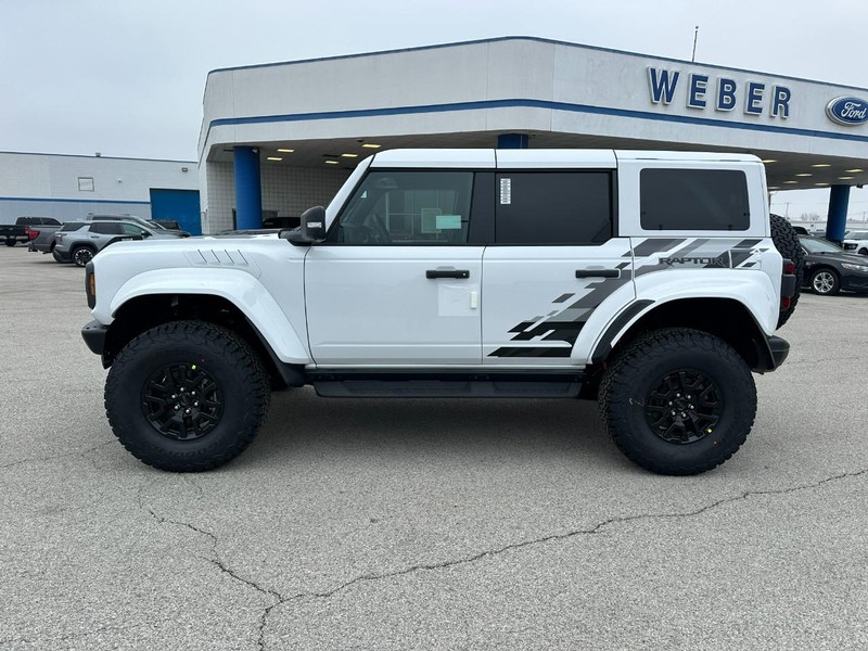 Ford Bronco Vehicle Full-screen Gallery Image 2