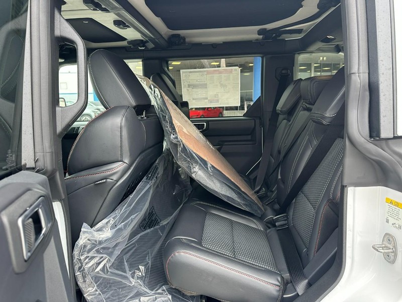 Ford Bronco Vehicle Full-screen Gallery Image 4