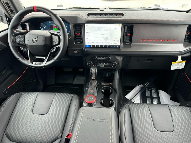 Ford Bronco Vehicle Full-screen Gallery Image 5