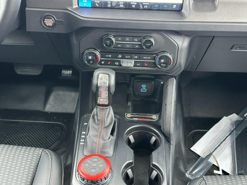 Ford Bronco Vehicle Full-screen Gallery Image 8