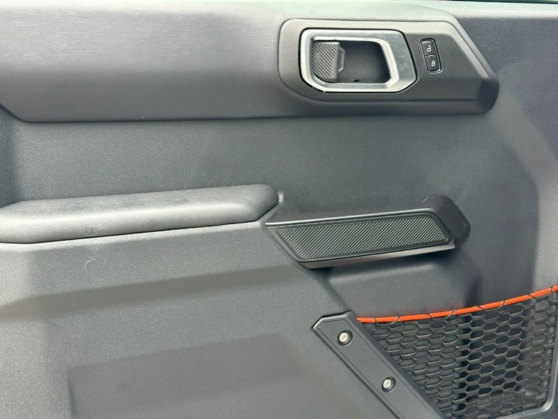 Ford Bronco Vehicle Full-screen Gallery Image 9