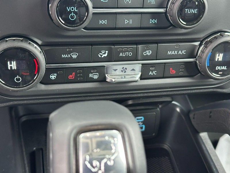 Ford Bronco Vehicle Full-screen Gallery Image 13