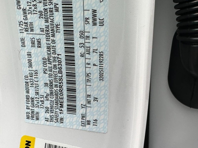 Ford Bronco Vehicle Full-screen Gallery Image 16