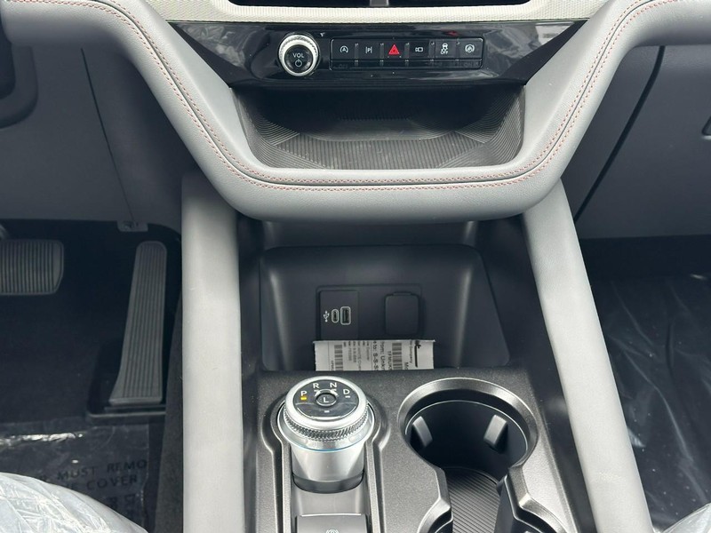 Ford Explorer Vehicle Full-screen Gallery Image 8