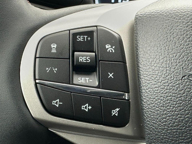 Ford Explorer Vehicle Full-screen Gallery Image 10