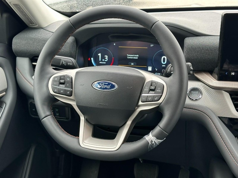 Ford Explorer Vehicle Full-screen Gallery Image 6
