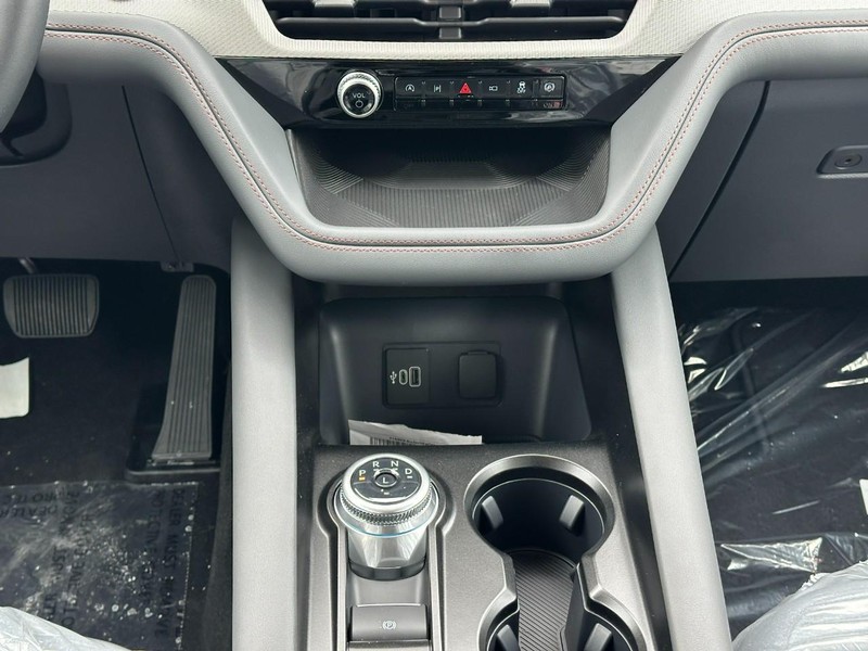 Ford Explorer Vehicle Full-screen Gallery Image 8