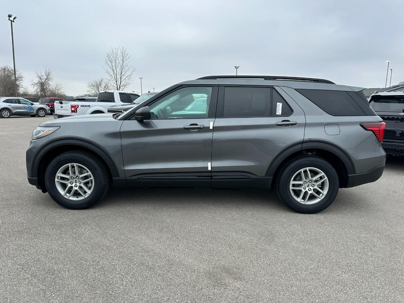 Ford Explorer Vehicle Full-screen Gallery Image 2