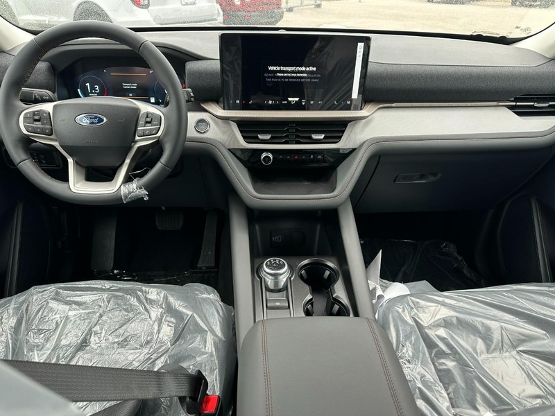 Ford Explorer Vehicle Full-screen Gallery Image 5
