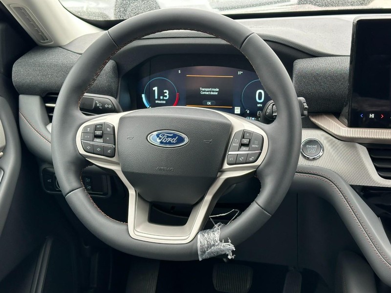 Ford Explorer Vehicle Full-screen Gallery Image 6