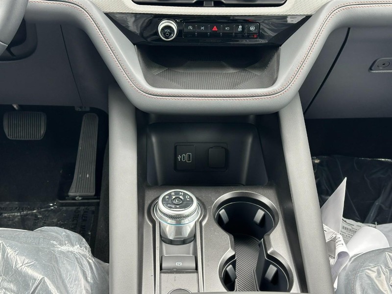 Ford Explorer Vehicle Full-screen Gallery Image 8