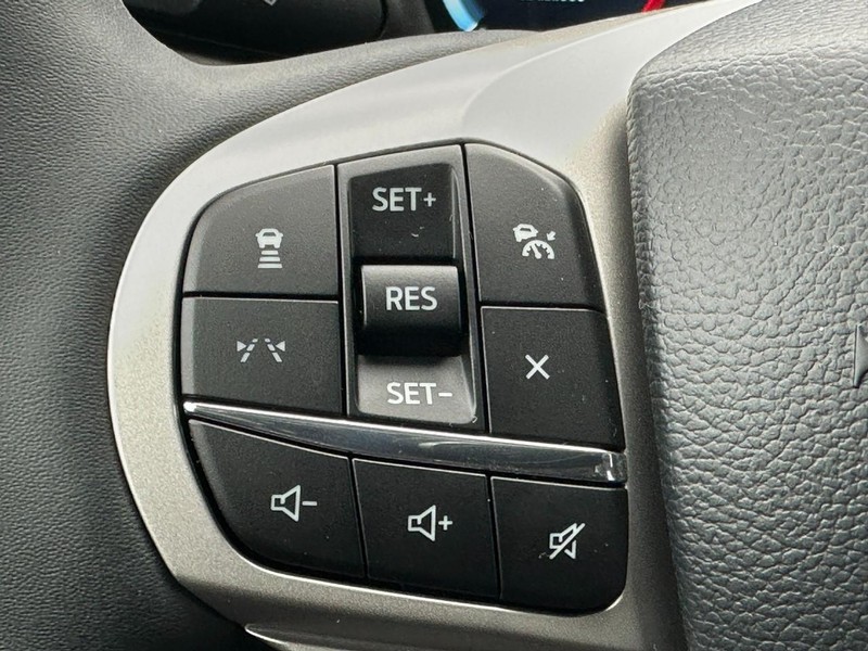 Ford Explorer Vehicle Full-screen Gallery Image 10