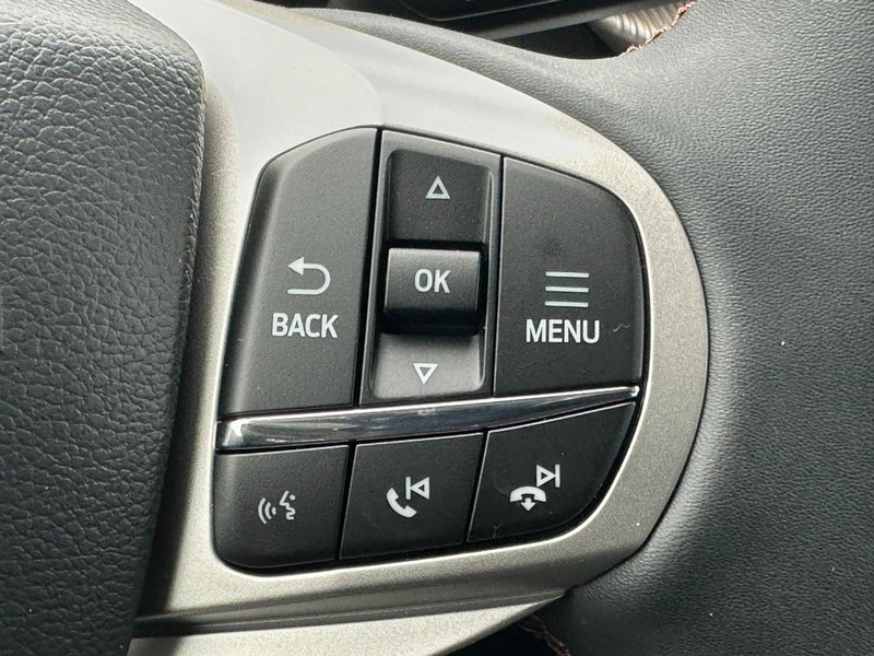 Ford Explorer Vehicle Full-screen Gallery Image 11