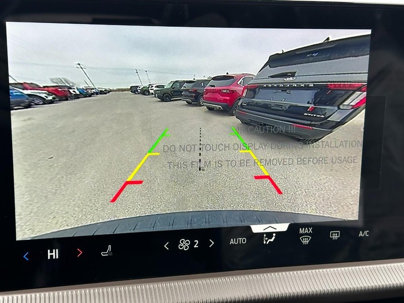 Ford Explorer Vehicle Full-screen Gallery Image 12