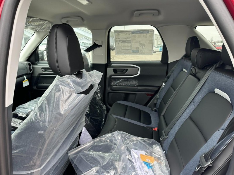 Ford Bronco Sport Vehicle Full-screen Gallery Image 4