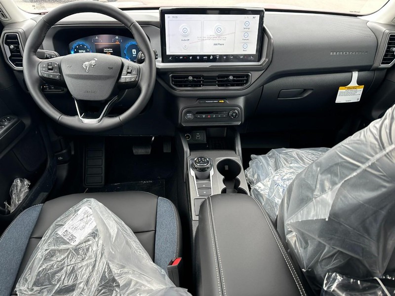 Ford Bronco Sport Vehicle Full-screen Gallery Image 5