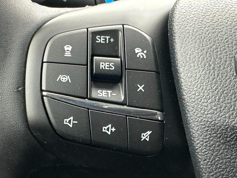 Ford Bronco Sport Vehicle Full-screen Gallery Image 11