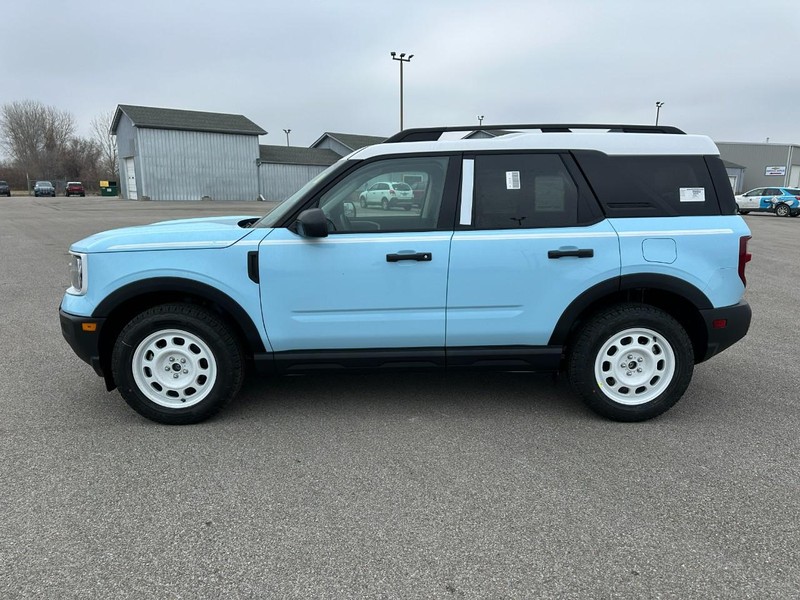 Ford Bronco Sport Vehicle Full-screen Gallery Image 2