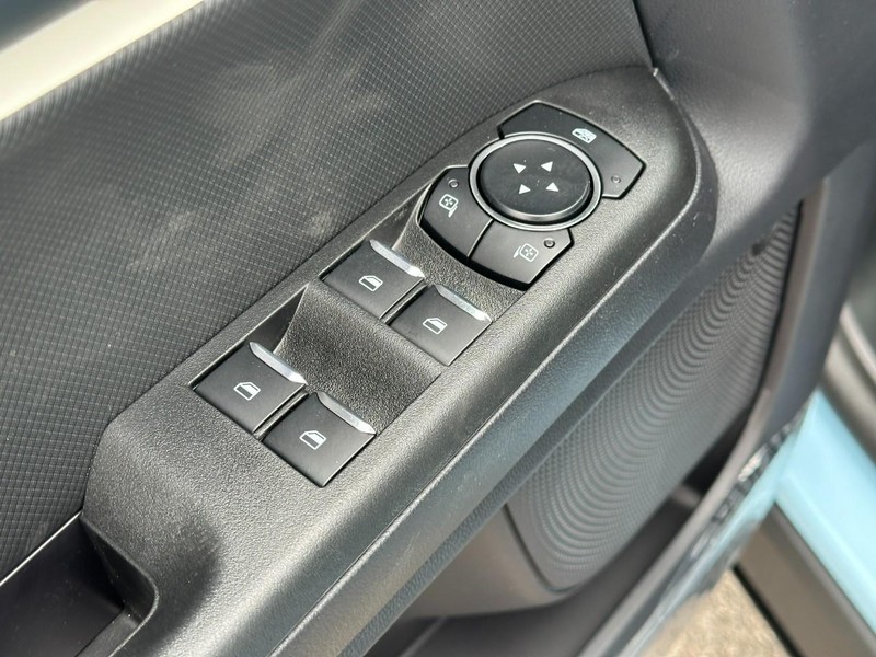 Ford Bronco Sport Vehicle Full-screen Gallery Image 9