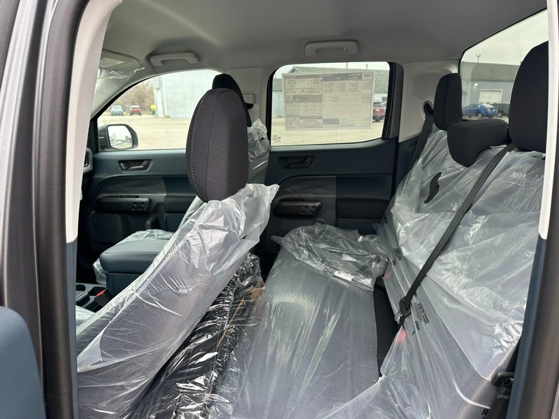 Ford Maverick Vehicle Full-screen Gallery Image 4