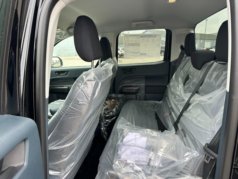 Ford Maverick Vehicle Full-screen Gallery Image 4