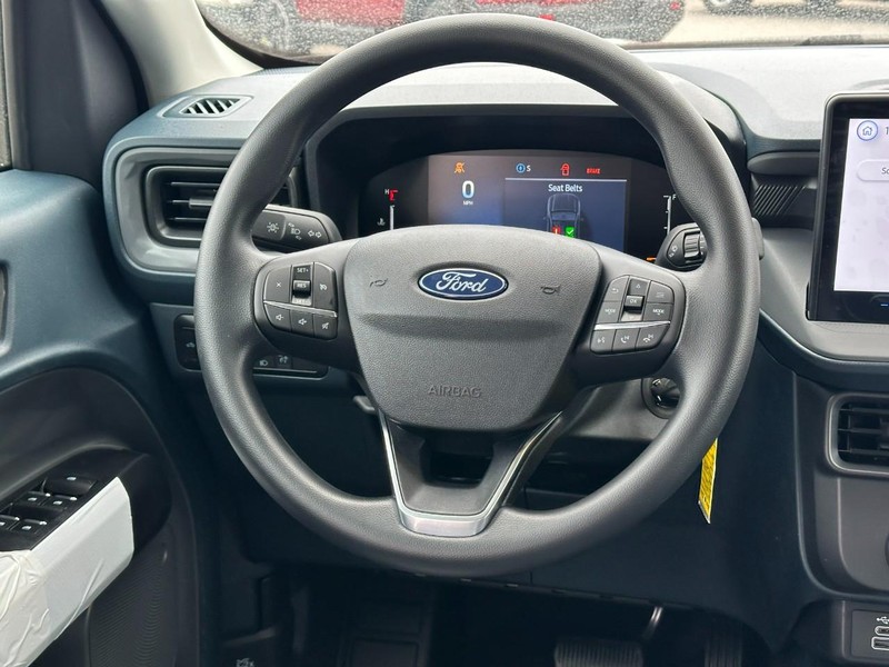 Ford Maverick Vehicle Full-screen Gallery Image 6