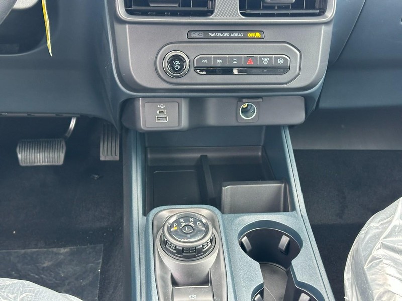 Ford Maverick Vehicle Full-screen Gallery Image 8