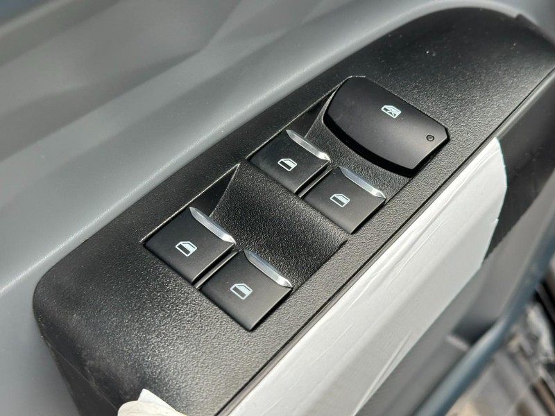 Ford Maverick Vehicle Full-screen Gallery Image 9