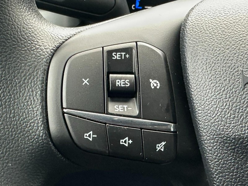 Ford Maverick Vehicle Full-screen Gallery Image 10