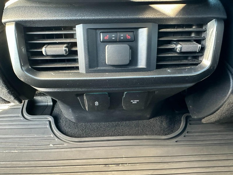 Ford F-150 Vehicle Full-screen Gallery Image 11