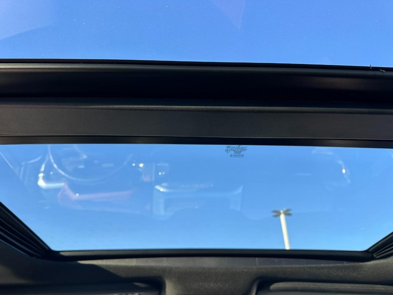 Ford F-150 Vehicle Full-screen Gallery Image 12