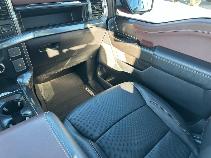 Ford F-150 Vehicle Full-screen Gallery Image 17